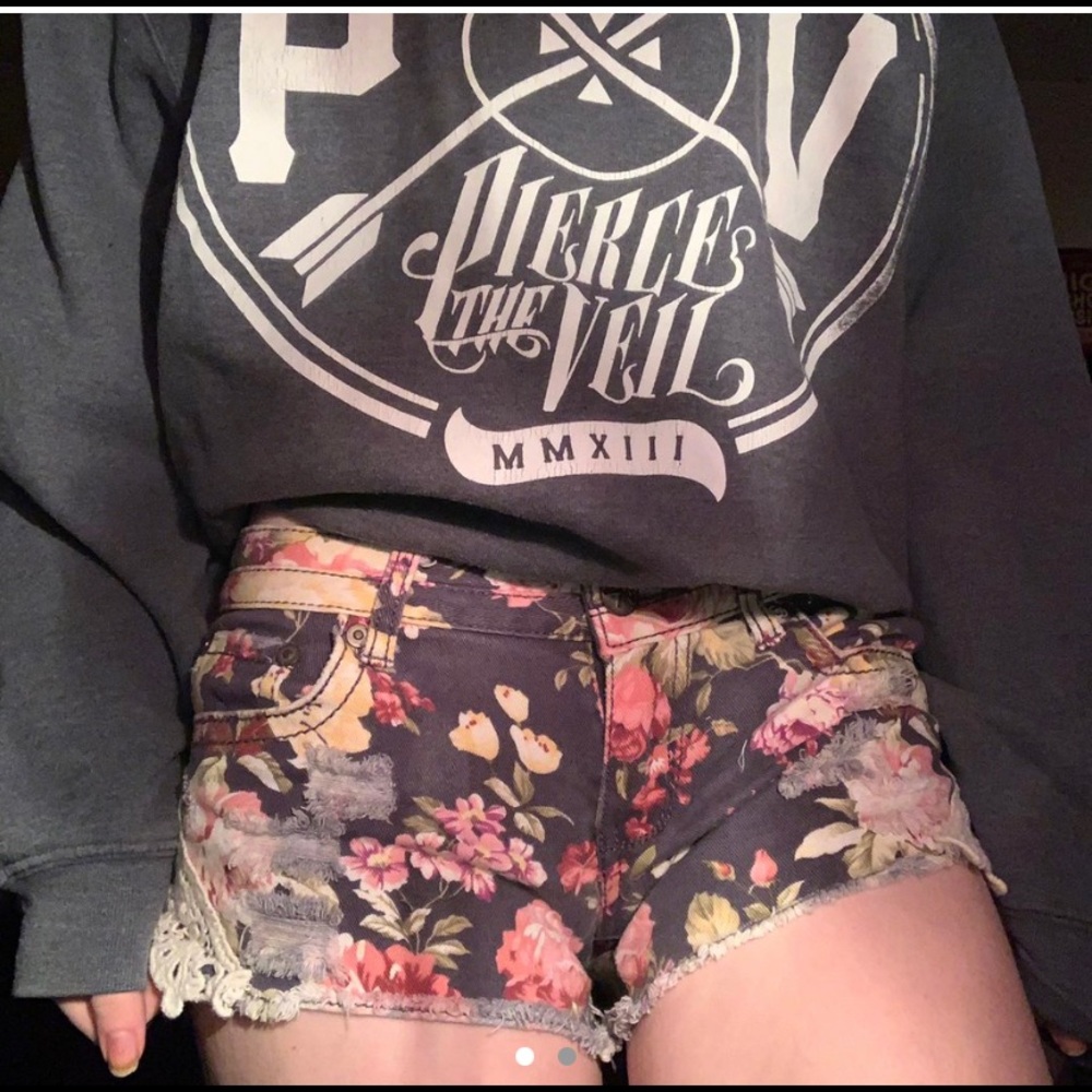 Floral & lace denim shorts